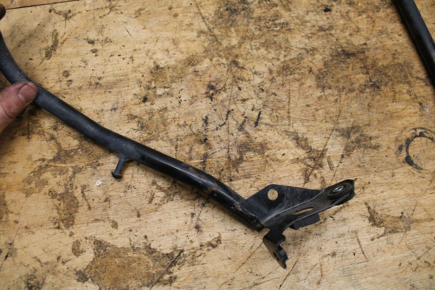 04-09 SUZUKI GS500F PASSENGER REAR SEAT GRAB BAR HANDLE SET BB335