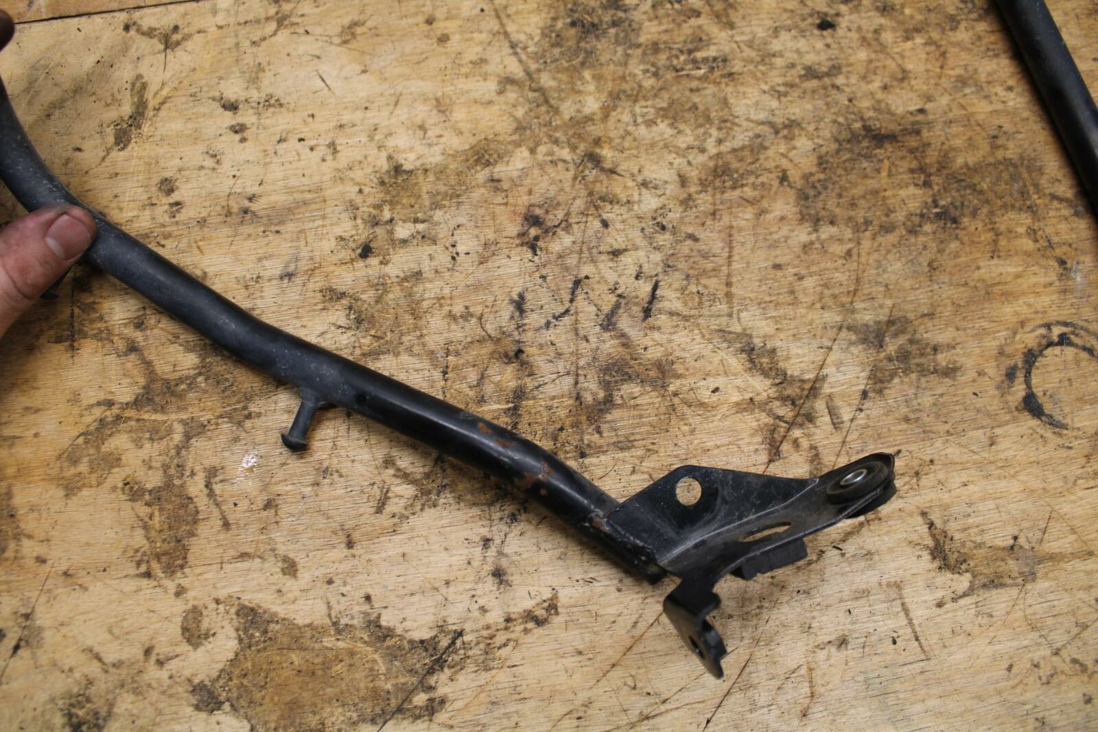 04-09 SUZUKI GS500F PASSENGER REAR SEAT GRAB BAR HANDLE SET BB335