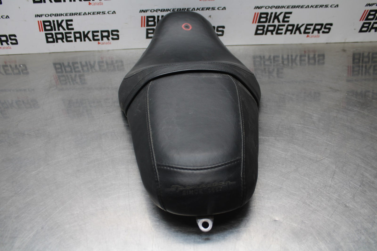 07 HARLEY-DAVIDSON SPORTSTER 1200 CUSTOM XL1200C SADDLE SEAT  BB833
