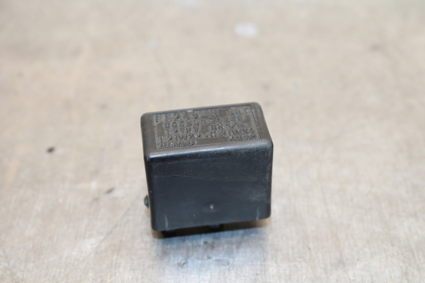 03 SUZUKI SV650S TURN SIGNAL BLINKER RELAY FLASHER SWITCH BB130