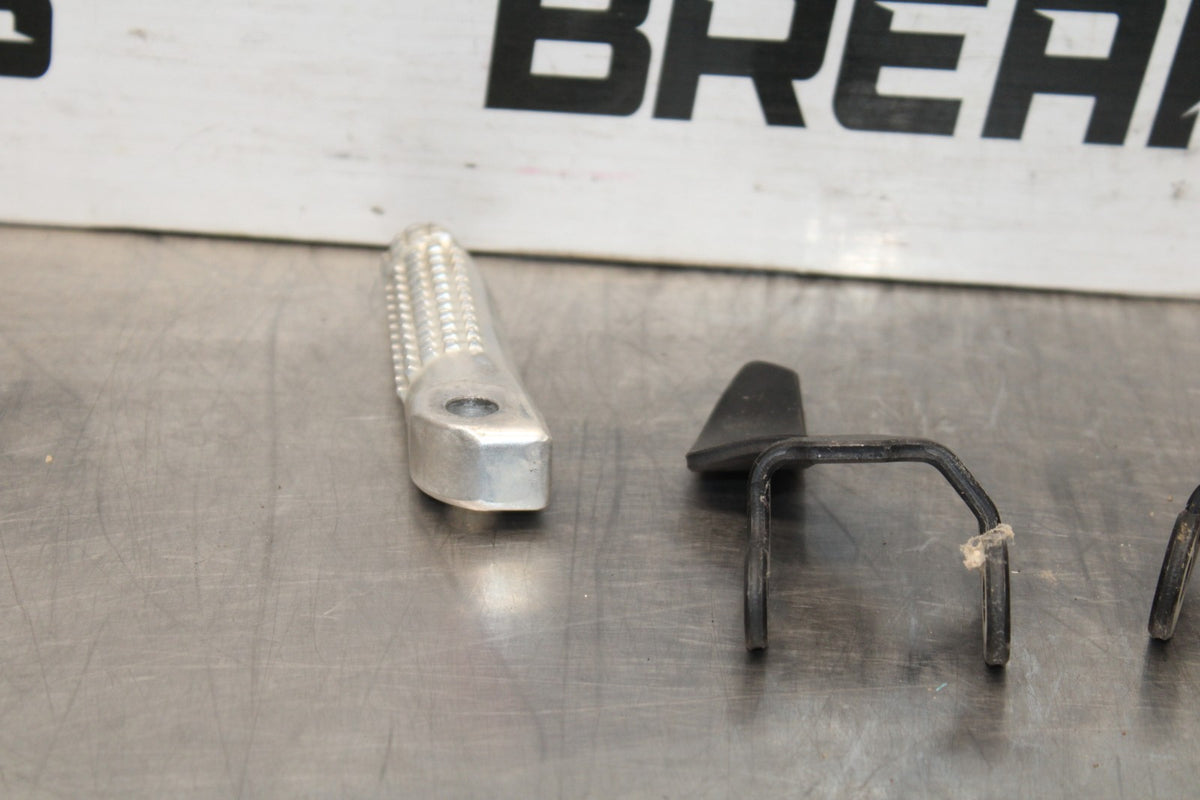 22-25 YAMAHA YZF R7 REAR BACK PASSENGER PEG SET PAIR BB940