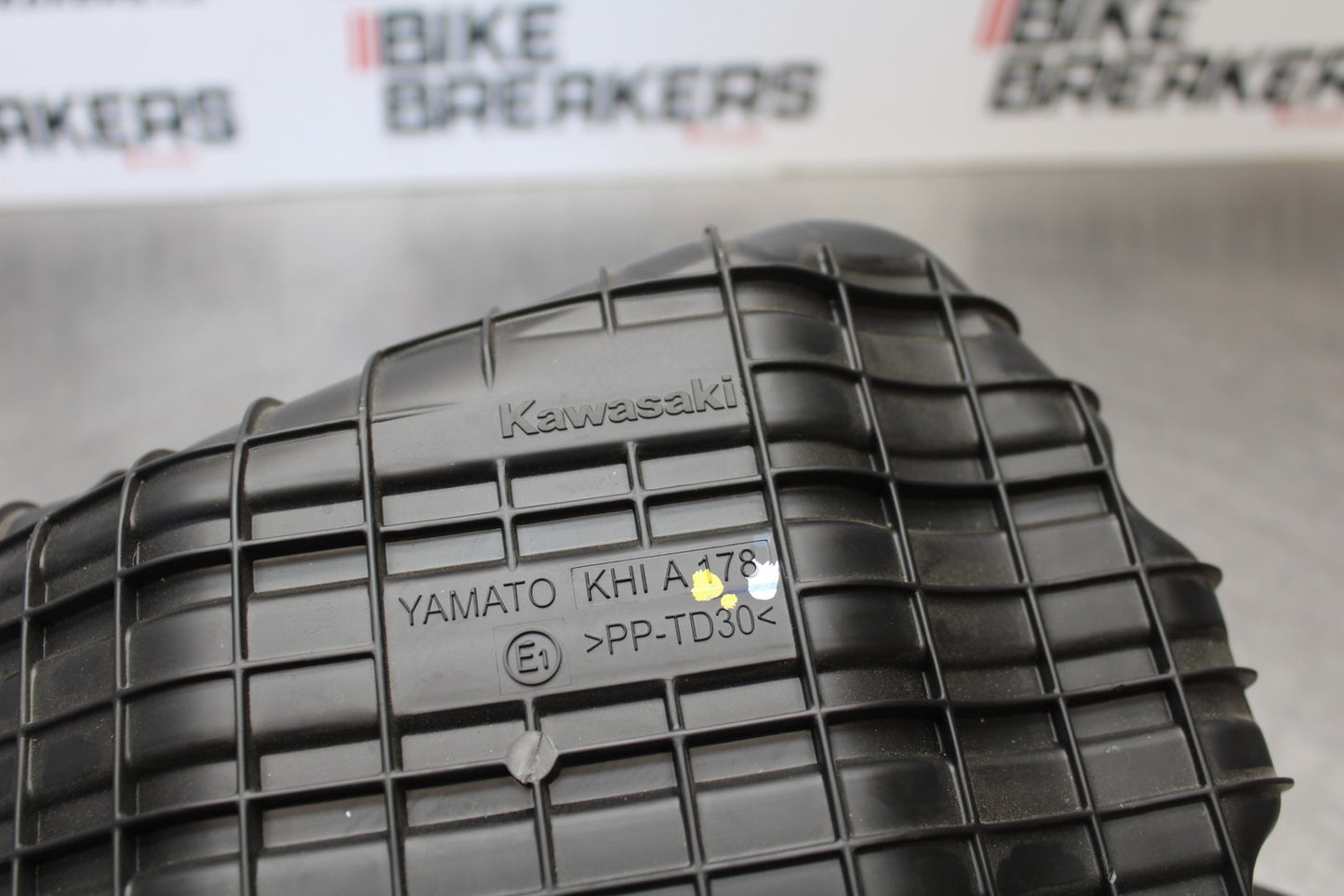 18-23 KAWASAKI NINJA 400 EX400 ABS AIRBOX AIR INTAKE FILTER BOX BB192