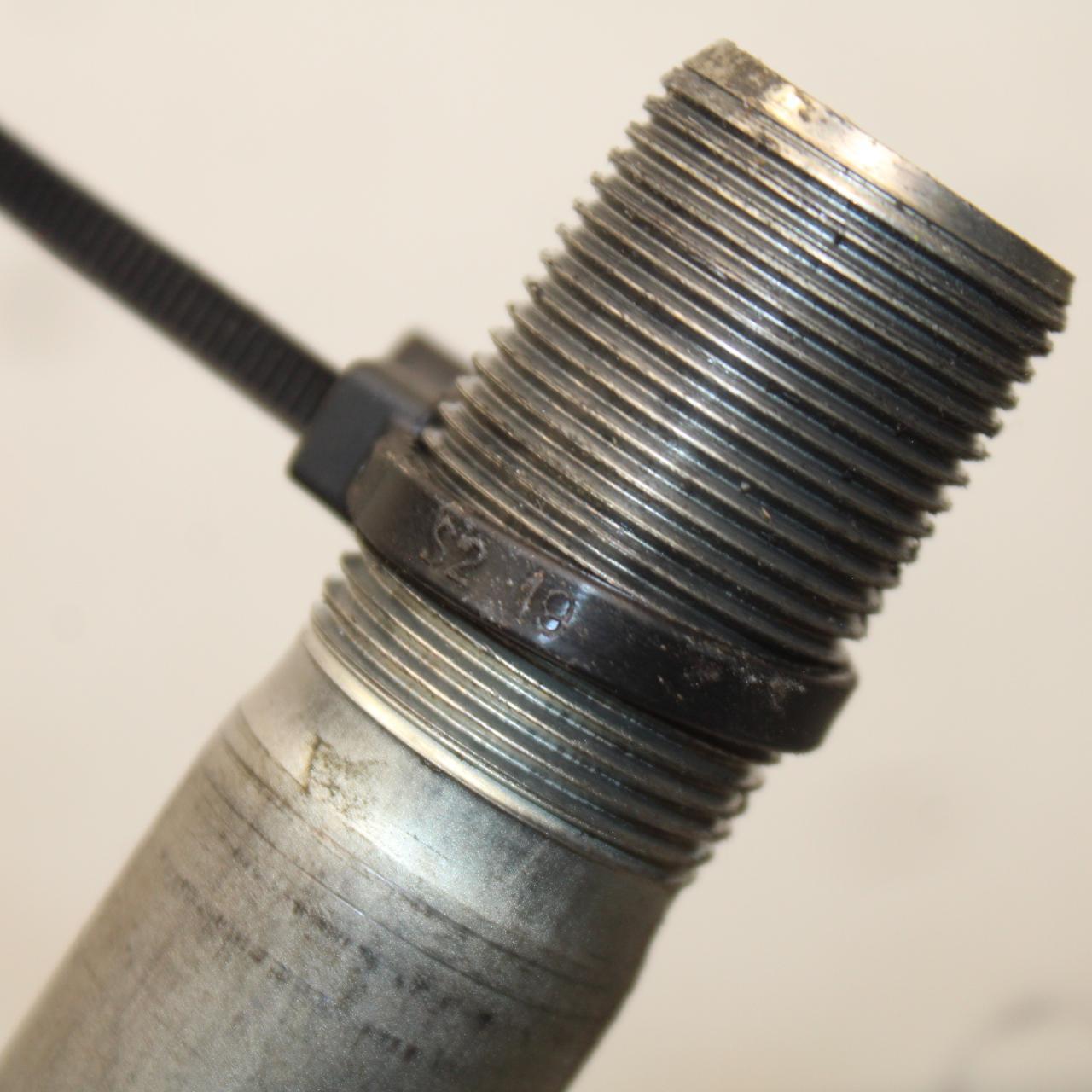 21 KAWASAKI NINJA ZX6R FRONT WHEEL RIM AXLE PIVOT BOLT 41068-0599 BB647