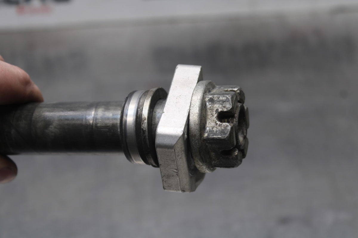 06-07 SUZUKI GSXR 600 REAR AXLE BACK WHEEL RIM PIVOT BOLT AXEL BB845