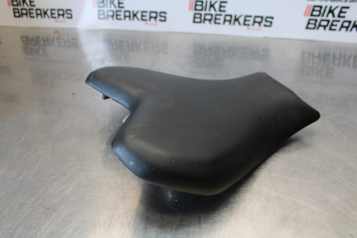 22-25 YAMAHA YZF R7 FRONT DRIVERS SEAT PAD SADDLE PILLION BB176