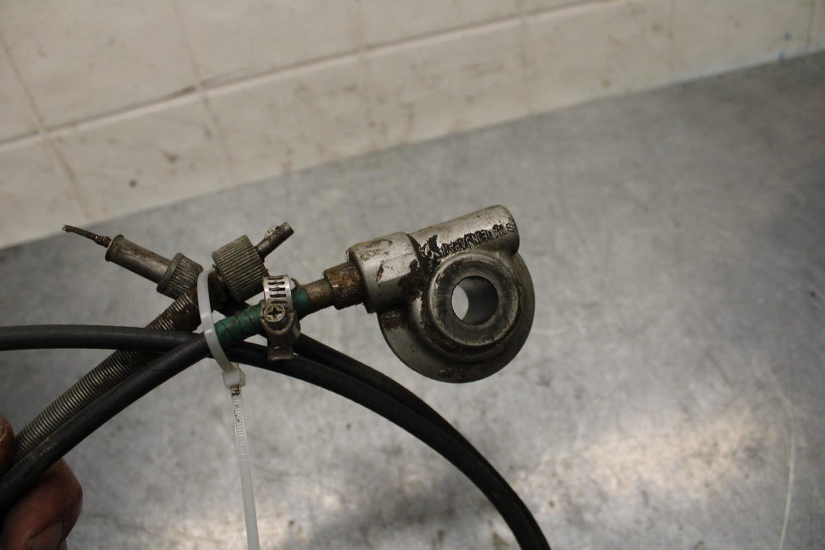 75 SUZUKI GT 550 SPEEDOMETER DRIVE SPEEDO LINE BB72