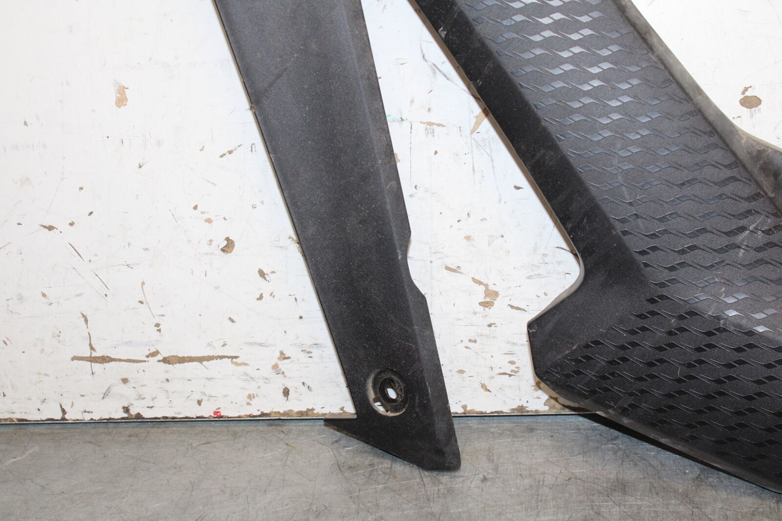 19-24 YAMAHA R3 LEFT FRONT SIDE SEAT SADDLE PANEL TRIM COWL FAIRING BB736