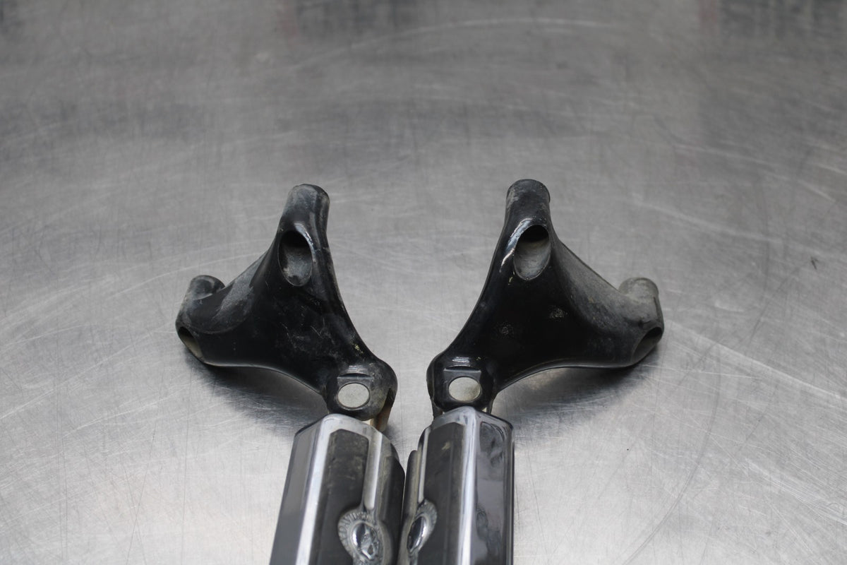 08 HARLEY-DAVIDSON SPORTSTER 1200 REAR PASSENGER FOOT STEP PEG SET BB794