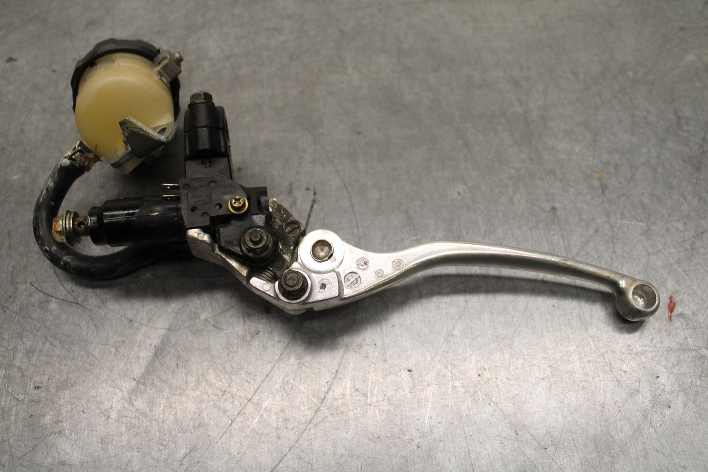 91-92 SUZUKI GSXR750 M  FRONT BRAKE MASTER CYLINDER w/ LEVER BB125