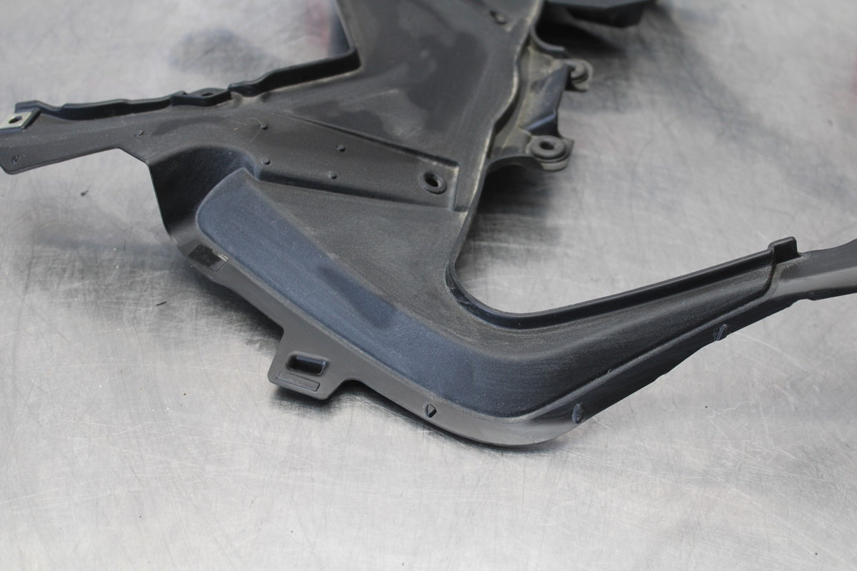 21-23 KAWASAKI NINJA ZX6R CENTER REAR BACK TAIL FAIRING COWL BB179