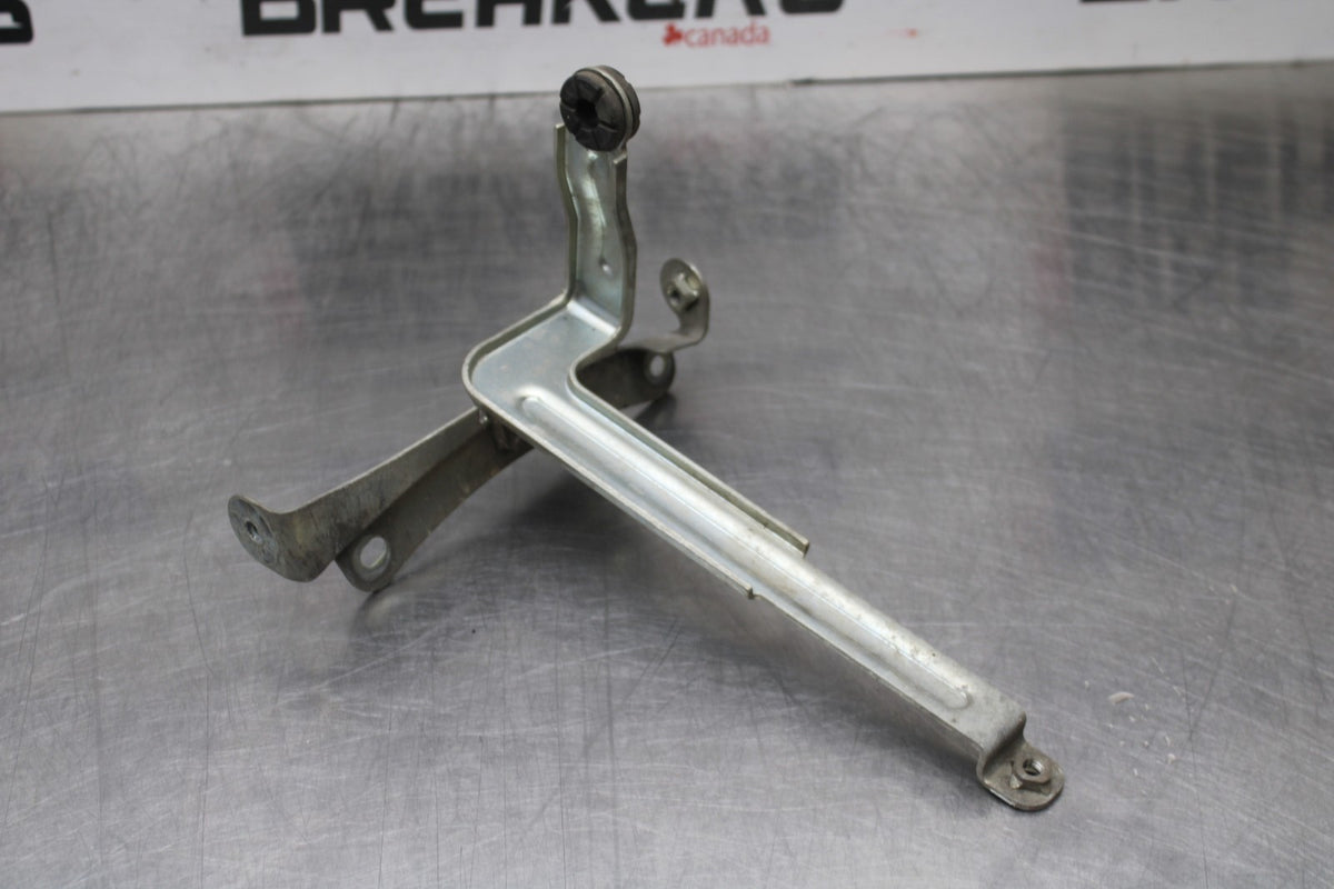 09 SUZUKI GSXR1000 OIL COOLER MOUNTING BRACKET MOUNT SUPPORT BB777