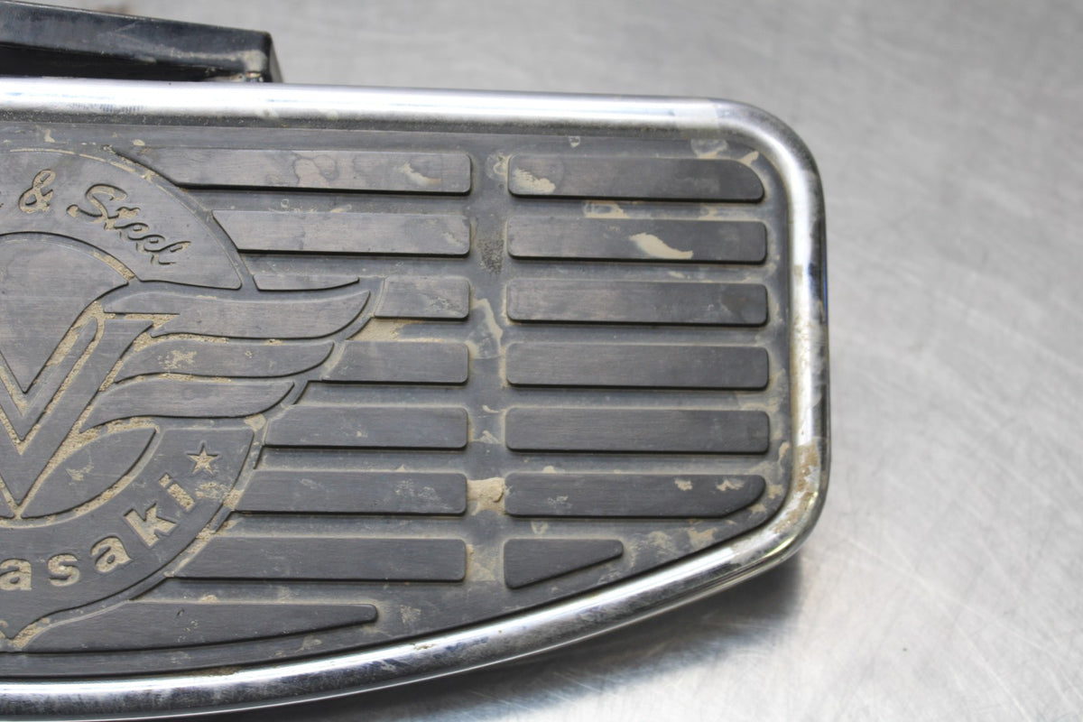 02 KAWASAKI VULCAN 800 VN800B CLASSIC LEFT FRONT FOOT REST STEP BB862