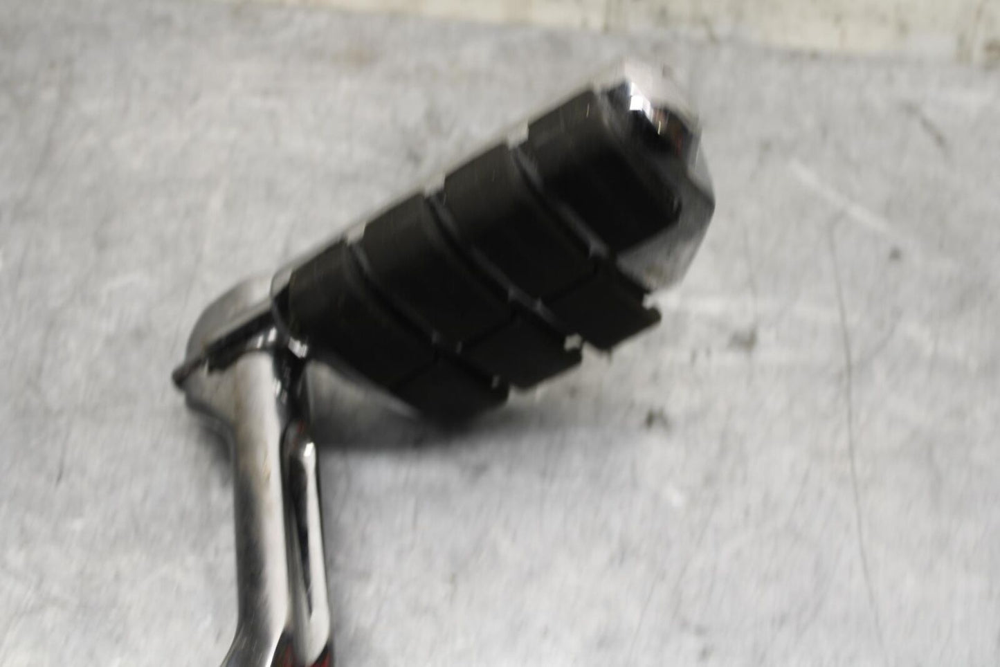 2005 Kawasaki Vulcan 1600 VN1600D Nomad REAR PASSENGER FOOT STEP PEG BB556