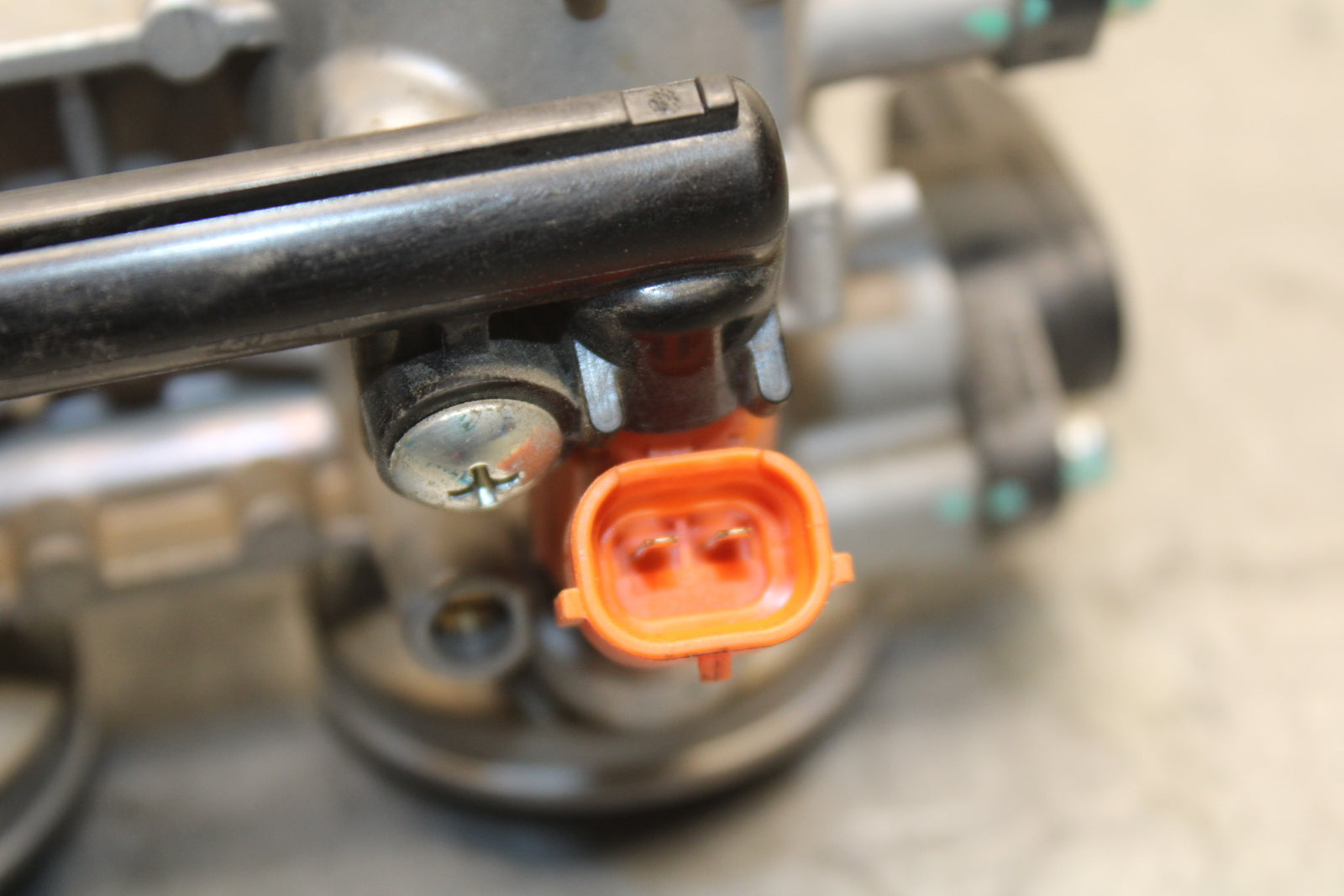 13-18 KAWASAKI NINJA ZX6R MAIN FUEL INJECTORS / THROTTLE BODIES BB682