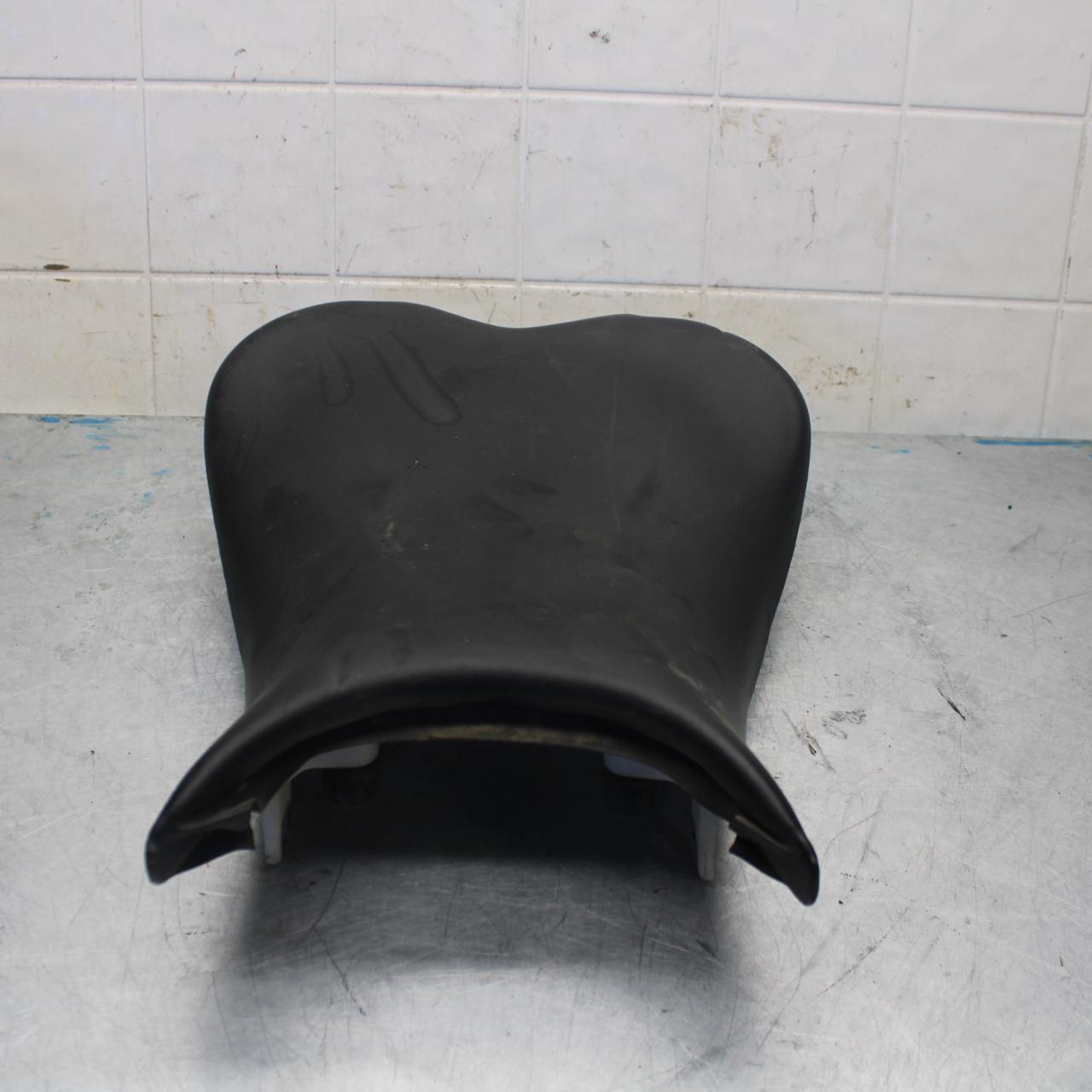 06-07 SUZUKI GSXR750 FRONT DRIVERS SEAT PAD SADDLE PILLION BB424