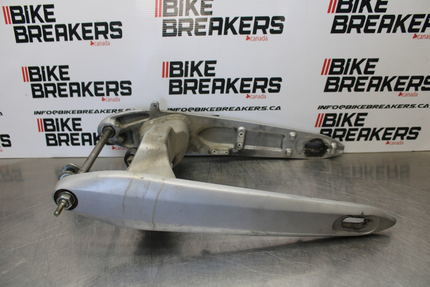 05-06 VICTORY KINGPIN DELUXE REAR SWINGARM SUSPENSION ARM BB195