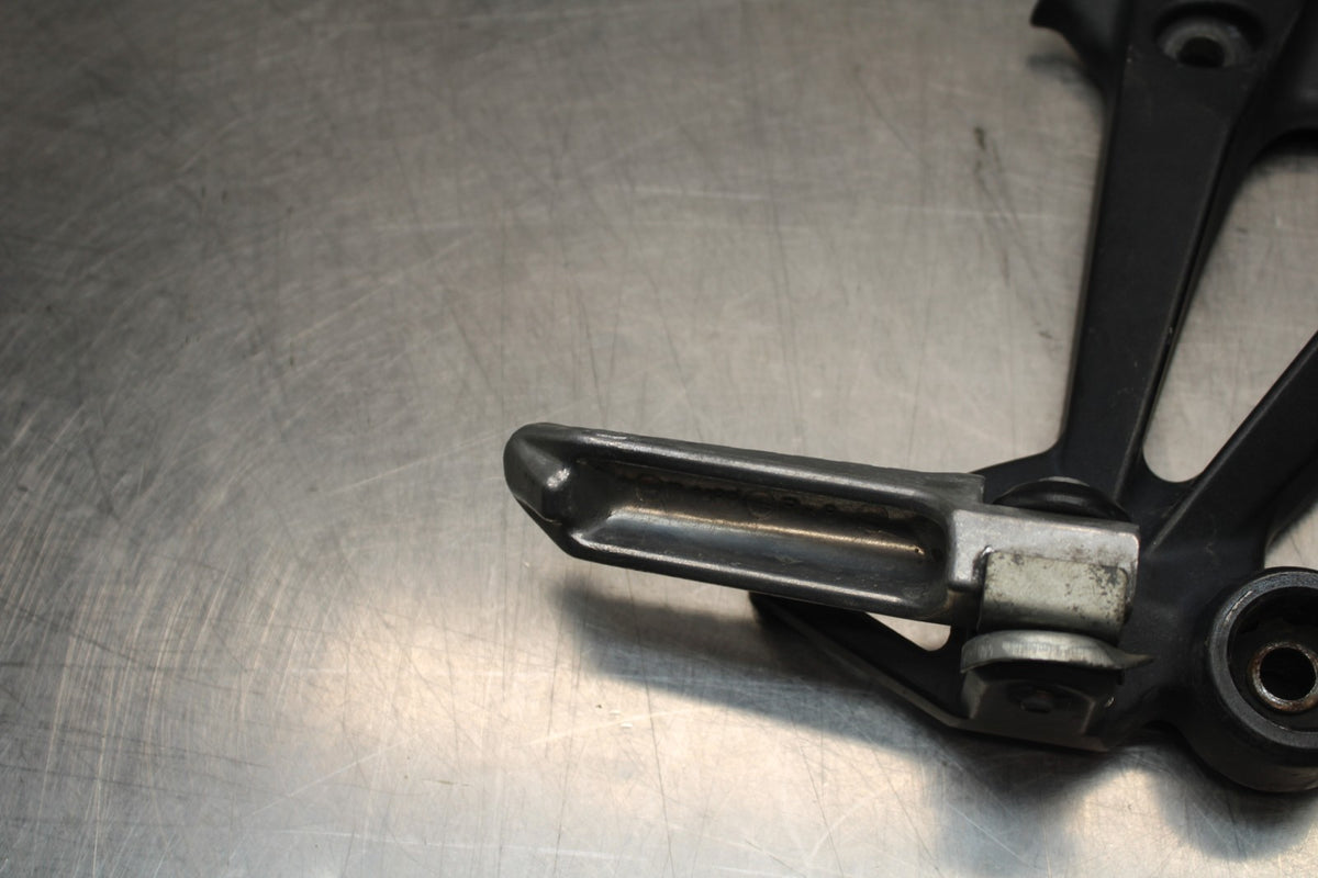 09 KAWASAKI NINJA 250R REAR BACK PASSENGER PEG SET PAIR BB824