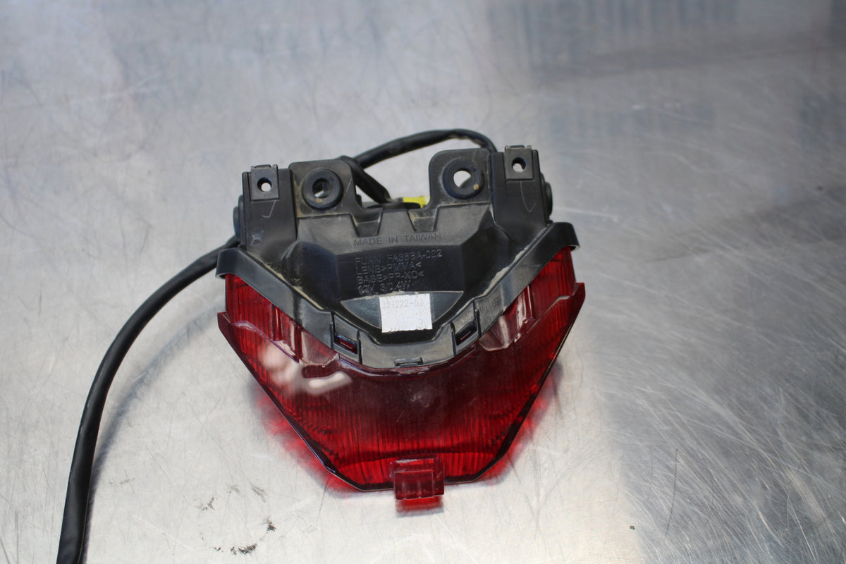 23 YAMAHA YZF R3 REAR TAIL TAILLIGHT BACK BRAKE LIGHT BB147