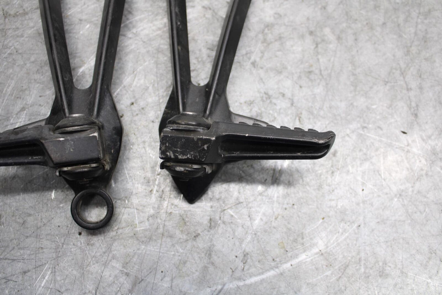 2009 Kawasaki Ninja ZX6R ZX600R REAR BACK PASSENGER PEG SET PAIR BB538