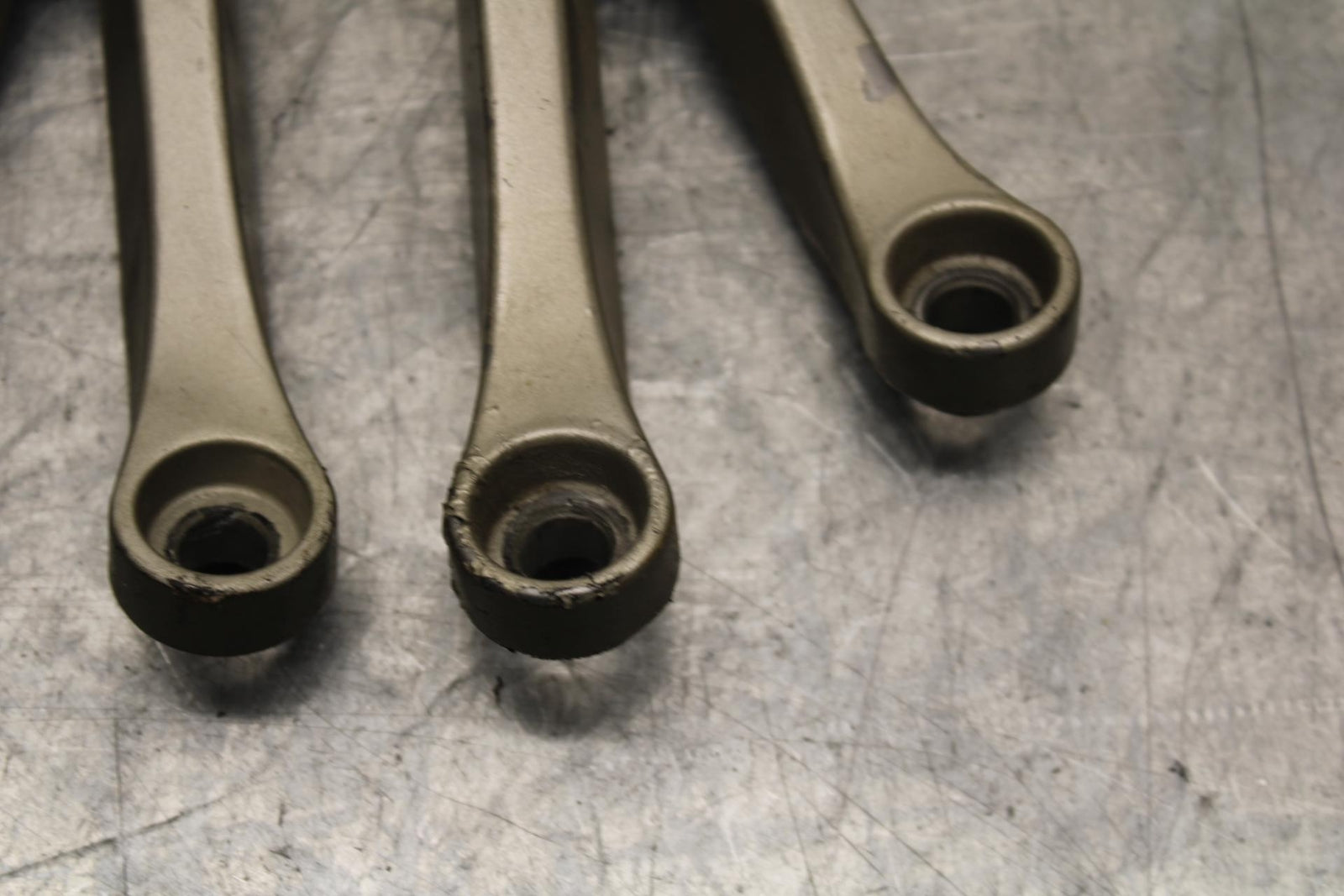 2000 Kawasaki Ninja ZX9R ZX900F REAR BACK PASSENGER PEG SET PAIR BB70