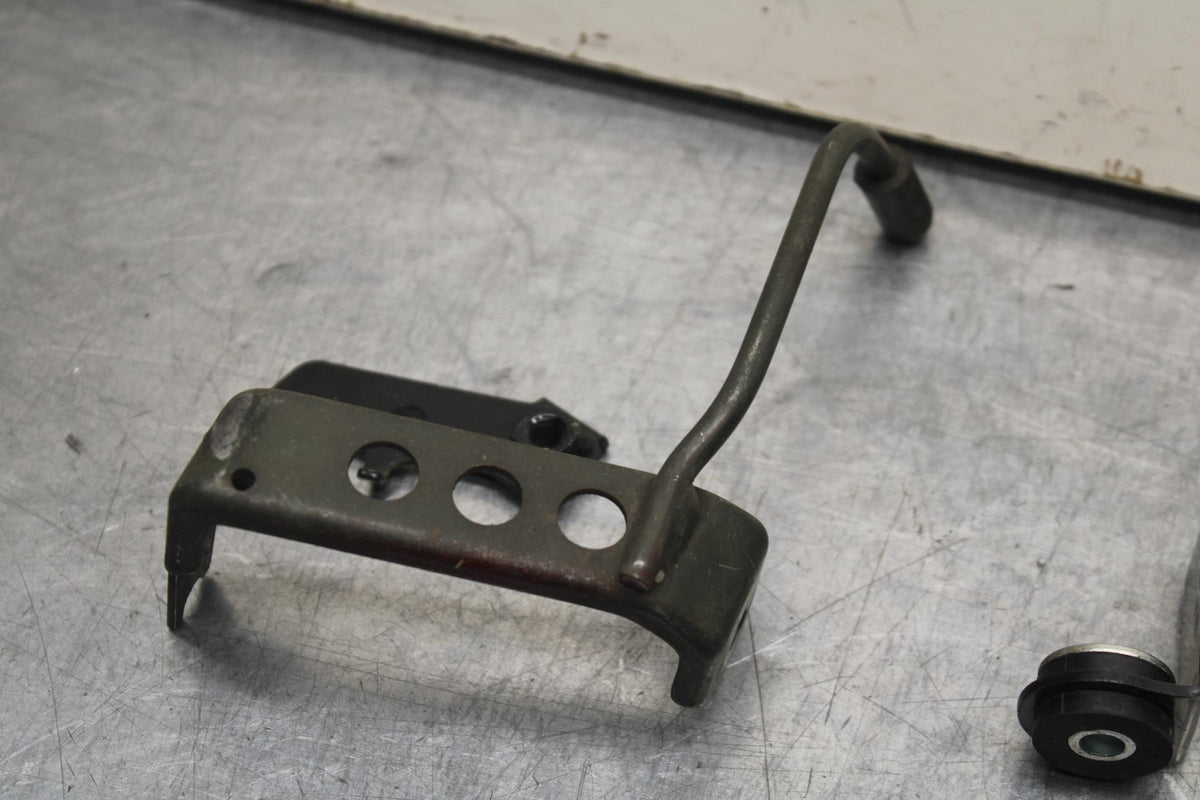 17-20 KAWASAKI 650 EX650 ABS GAS TANK RESERVOIR BRACKET AND MISCELLANEOUS BB88