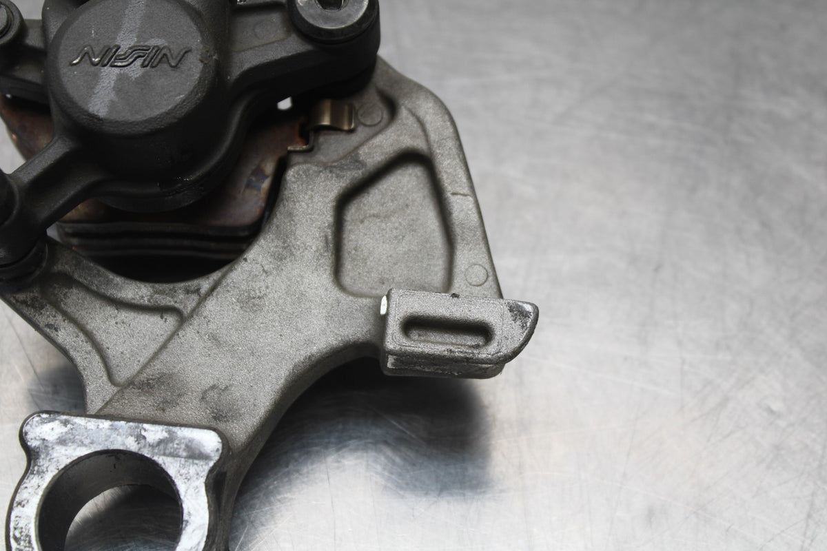 09 SUZUKI GSXR1000 REAR BACK BRAKE CALIPER W MOUNT BRACKET BB777