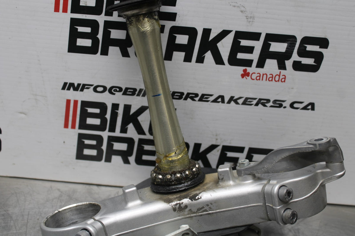13 YAMAHA YZF R1 FRONT FORKS CLAMP LOWER TRIPLE TREE STEM BB781