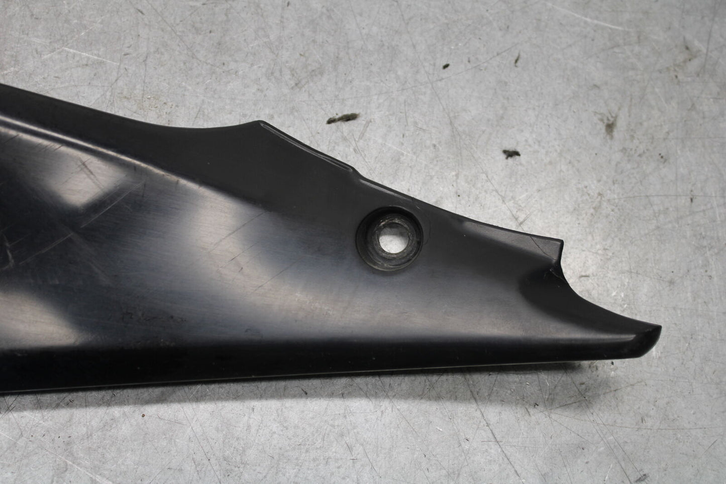 05-06 SUZUKI GSXR1000 LEFT FRONT SIDE SEAT SADDLE PANEL TRIM COWL FAIRING BB663