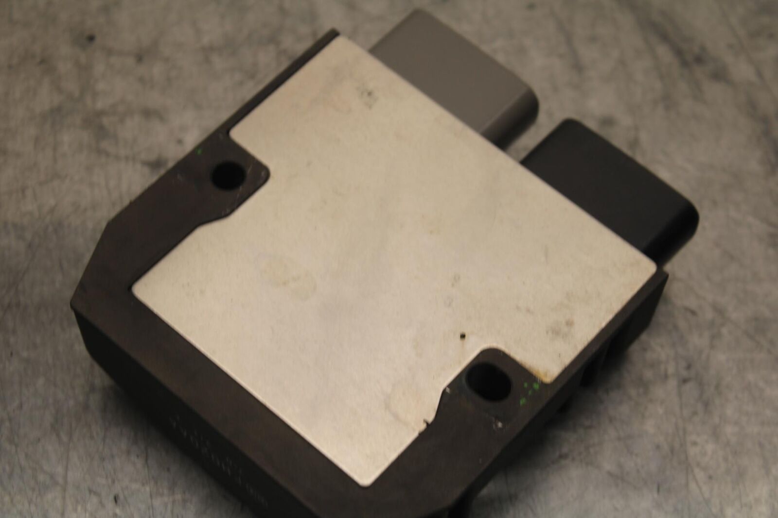 2014 Yamaha FZ09 RECTIFIER VOLTAGE REGULATOR 1D7-81960-01-00 BB81