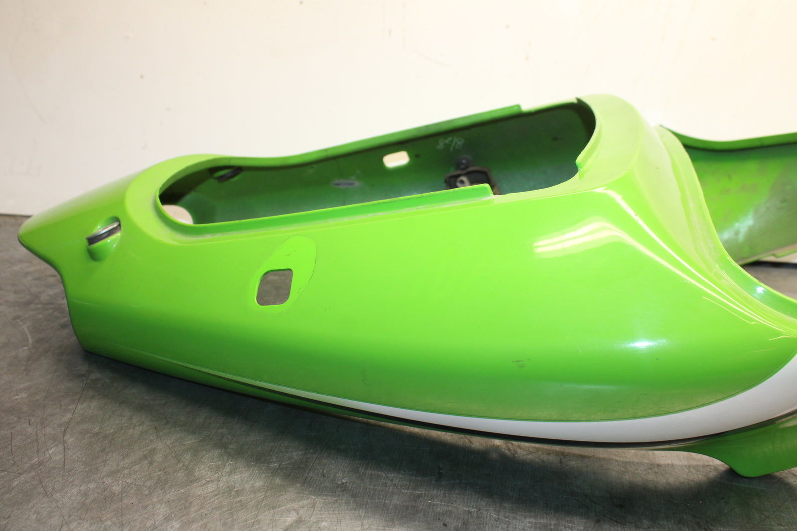 00-02 KAWASAKI NINJA ZX6R REAR BACK TAIL FAIRING COWL SHROUD BB750