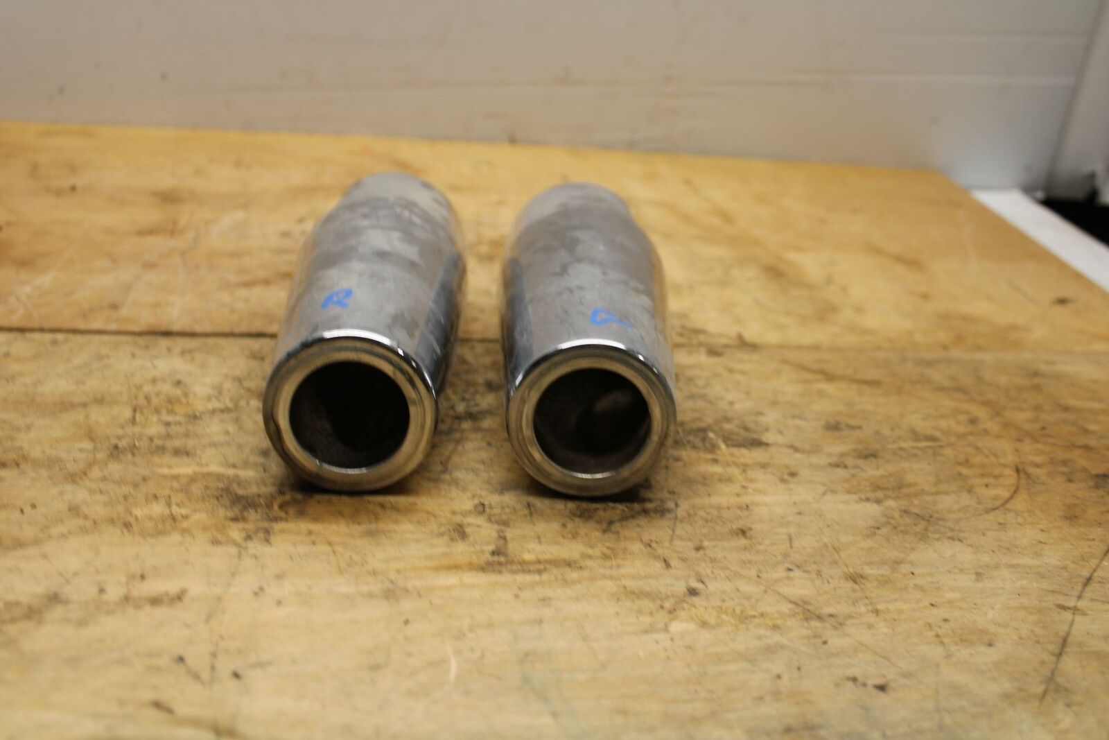 05-09 SUZUKI BOULEVARD C90 FRONT FORK UPPER COVER TOP GUARD SHIELD COWL  BB332