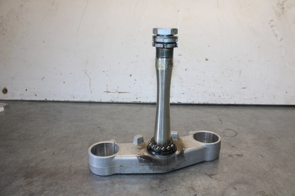 07-08 YAMAHA YZF R1 FRONT FORKS CLAMP LOWER TRIPLE TREE STEM BB675