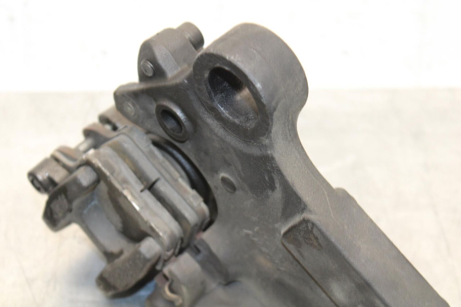 16-20 KAWASAKI ZX10R REAR BACK BRAKE CALIPER W MOUNT BRACKET BB591