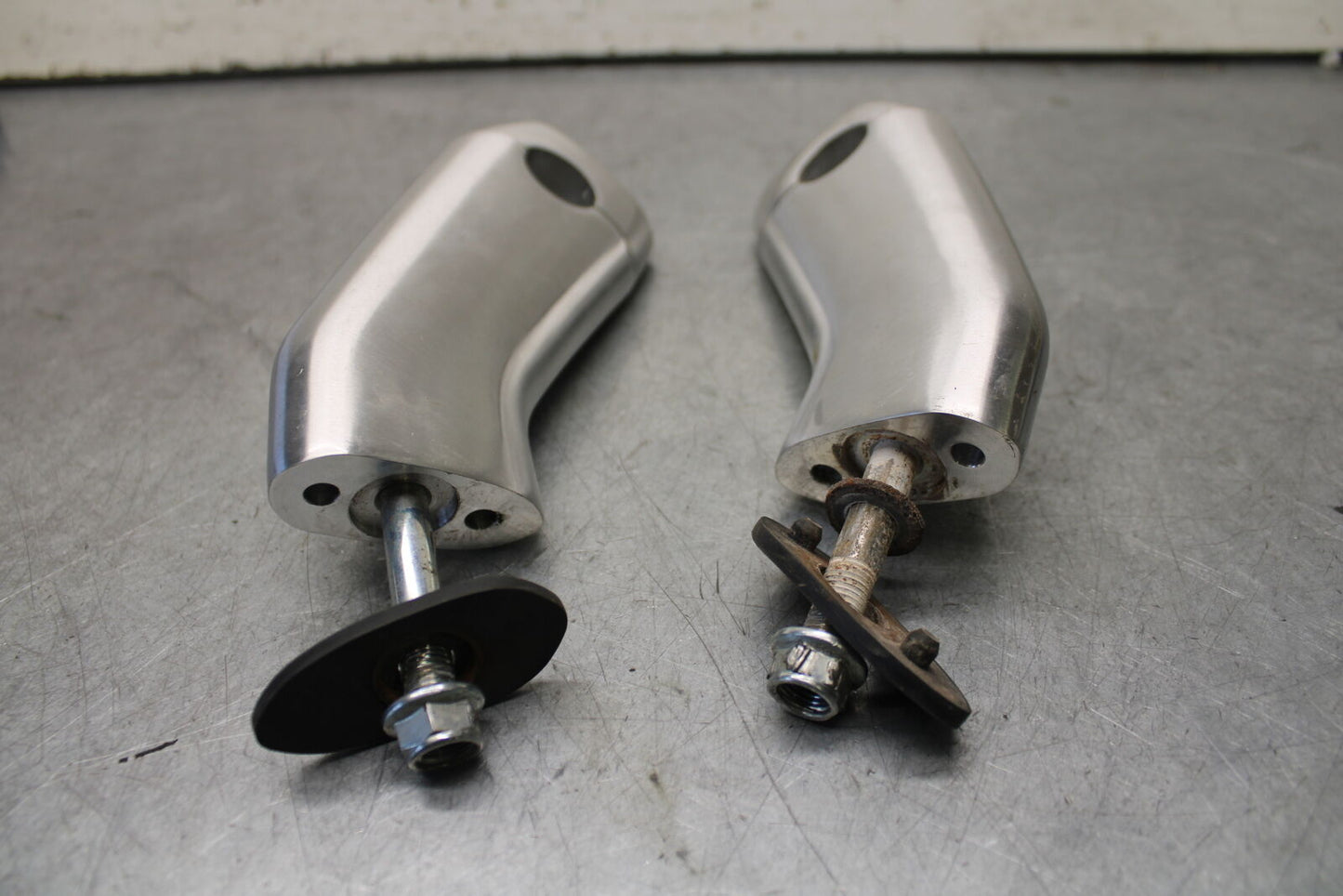05-06 SUZUKI BOULEVARD M50 HANDLEBAR RISERS BB671