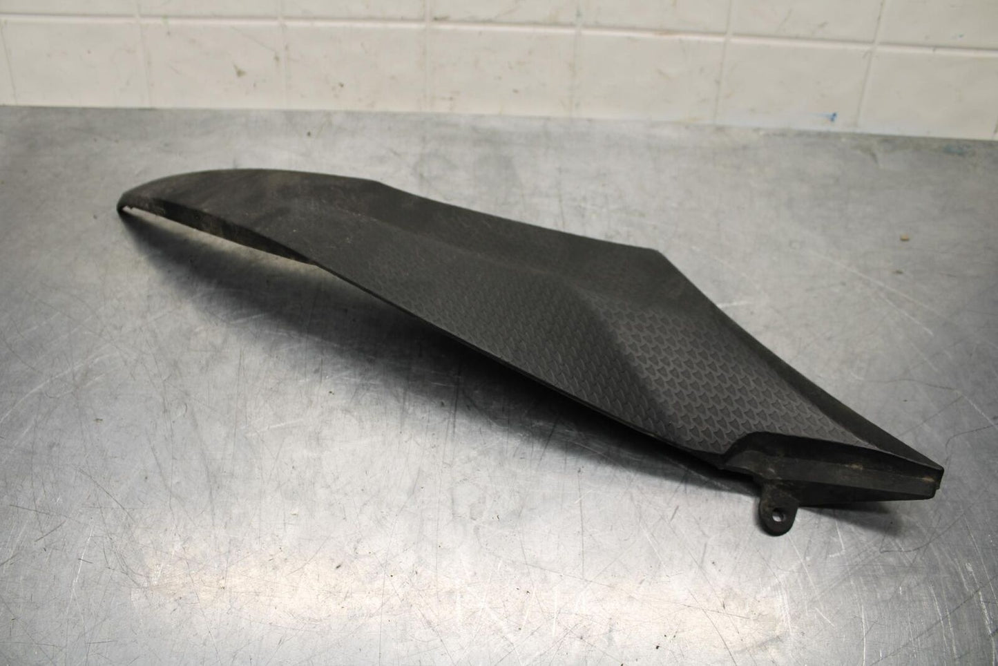 2007 Yamaha YZF R6 LEFT FRONT UPPER MID SIDE FAIRING COWL PLASTIC BB590