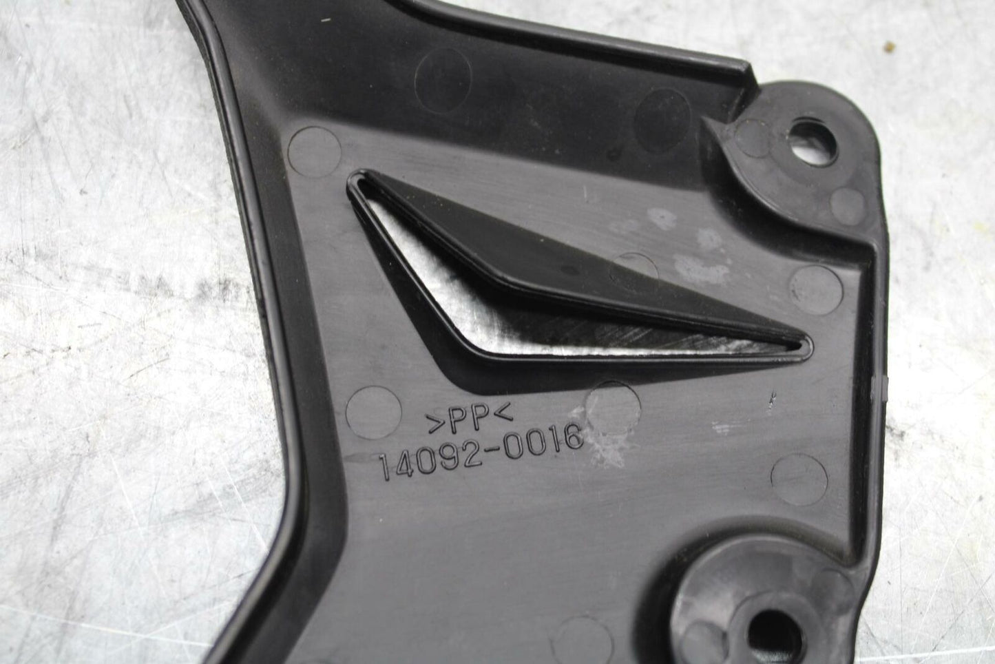 10-13 KAWASAKI Z1000 THROTTLE CABLE LINE COVER  BB421