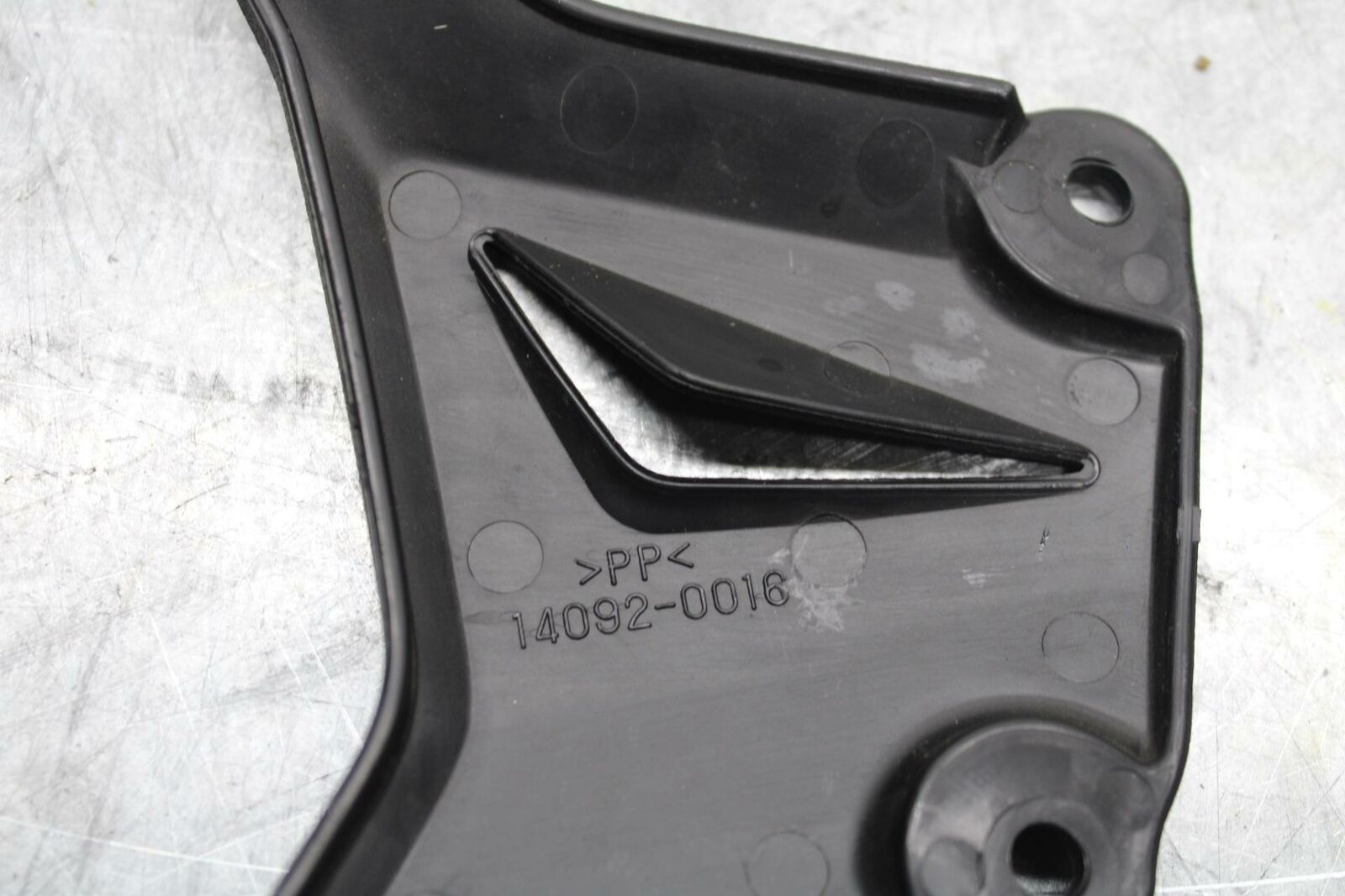 10-13 KAWASAKI Z1000 THROTTLE CABLE LINE COVER  BB421