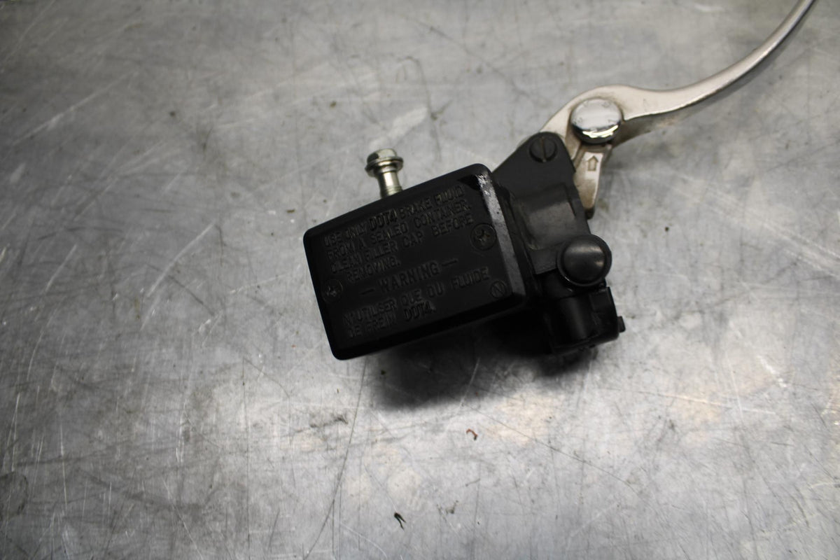 03 KAWASAKI ZX12R FRONT BRAKE MASTER CYLINDER w/ LEVER BB472