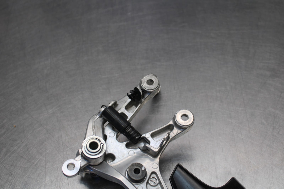 13-24 HONDA CBR600RR RIGHT REARSET REAR SET DRIVER FOOT PEG REST STOP BB772