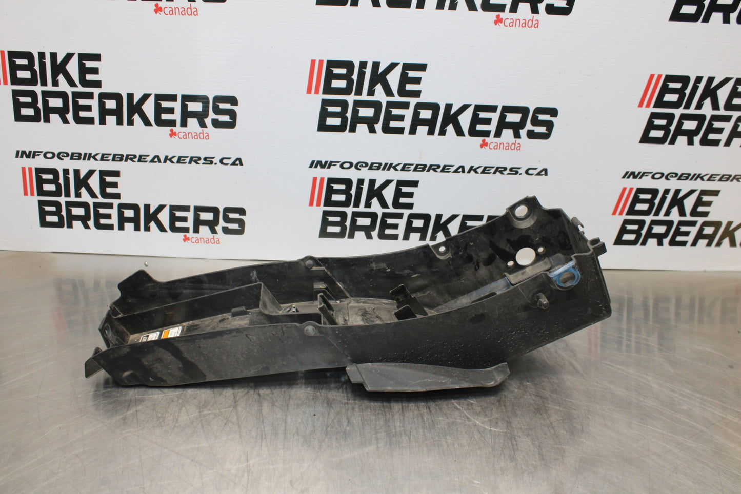 14-17 YAMAHA FZ07 REAR BACK TAIL UNDERTAIL BATTERY TRAY PLASTIC BB162
