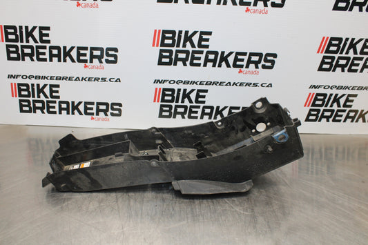 14-17 YAMAHA FZ07 REAR BACK TAIL UNDERTAIL BATTERY TRAY PLASTIC BB162
