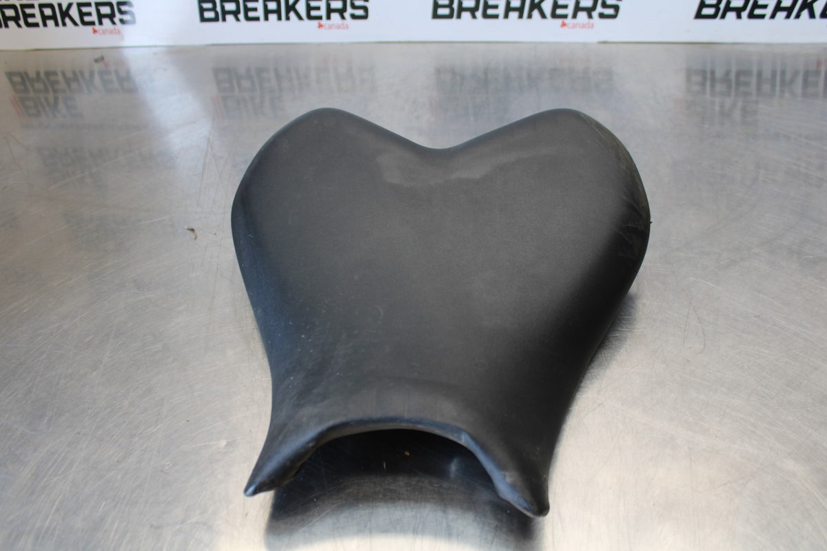 22-25 YAMAHA YZF R7 FRONT DRIVERS SEAT PAD SADDLE PILLION BB176