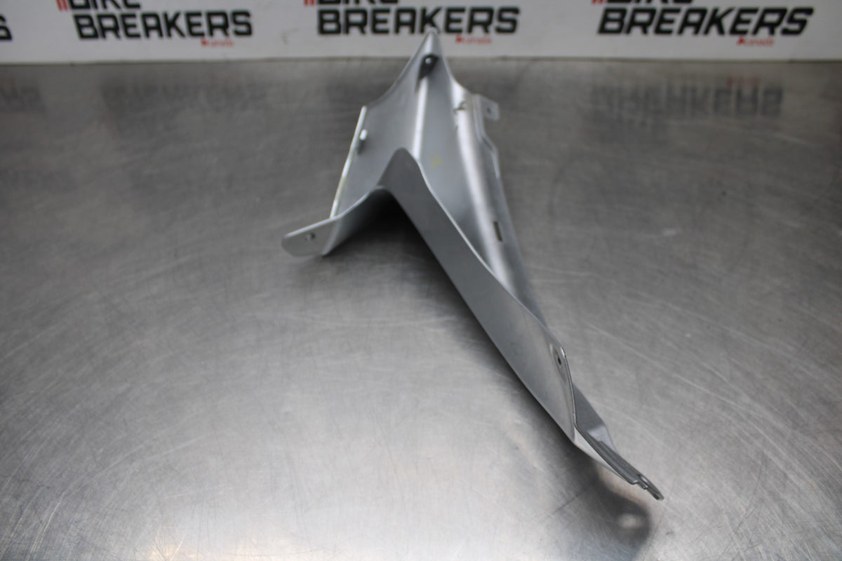 08-10 SUZUKI GSXR 600 LEFT FRONT UPPER MID SIDE FAIRING COWL PLASTIC BB00