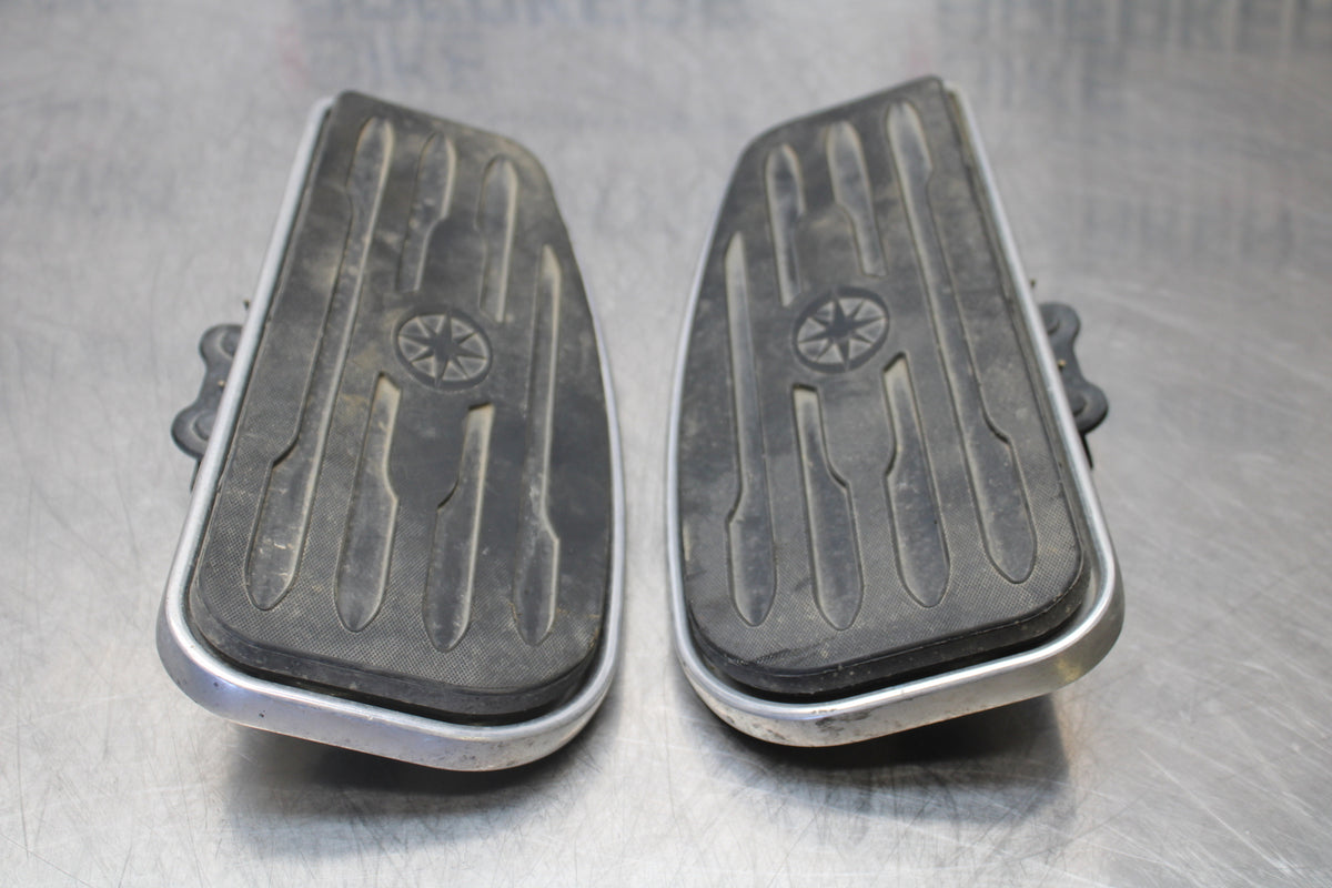 04 YAMAHA ROAD STAR XV1700A FRONT FOOT RESTS PEGS STEPS SET PAIR BB155