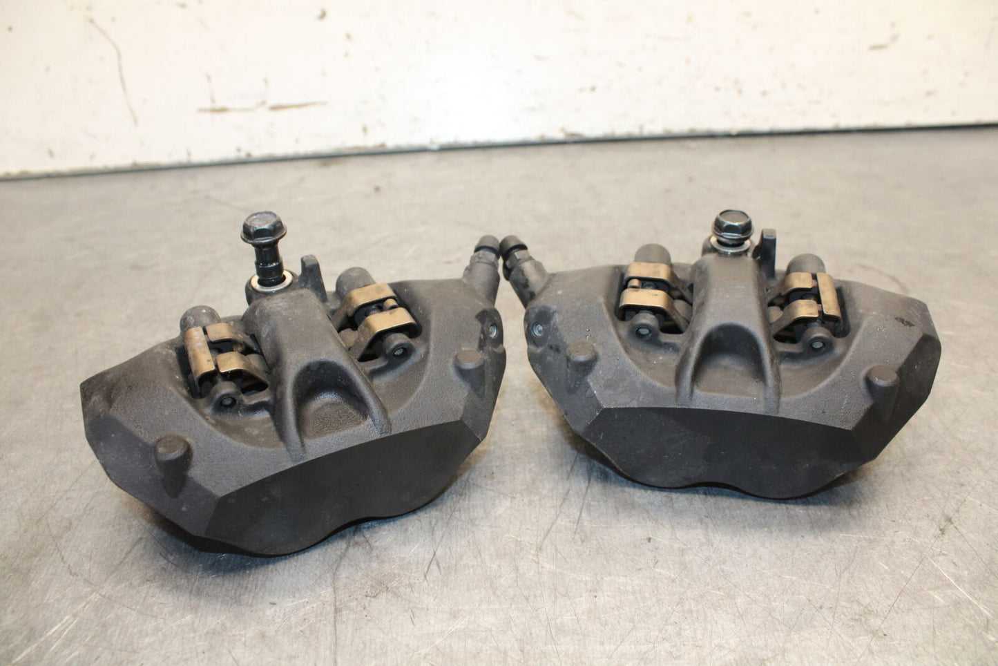 13-18 KAWASAKI NINJA ZX6R RIGHT LEFT FRONT BRAKE CALIPER SET PAIR CALIPERS BB682