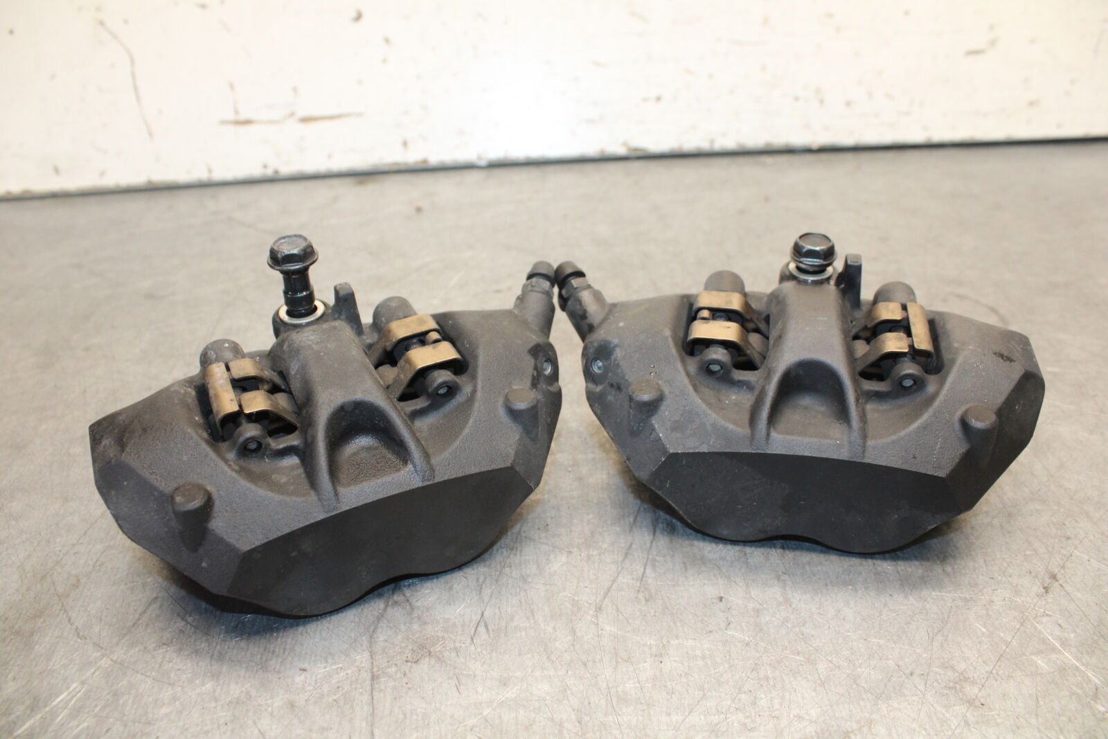 13-18 KAWASAKI NINJA ZX6R RIGHT LEFT FRONT BRAKE CALIPER SET PAIR CALIPERS BB682