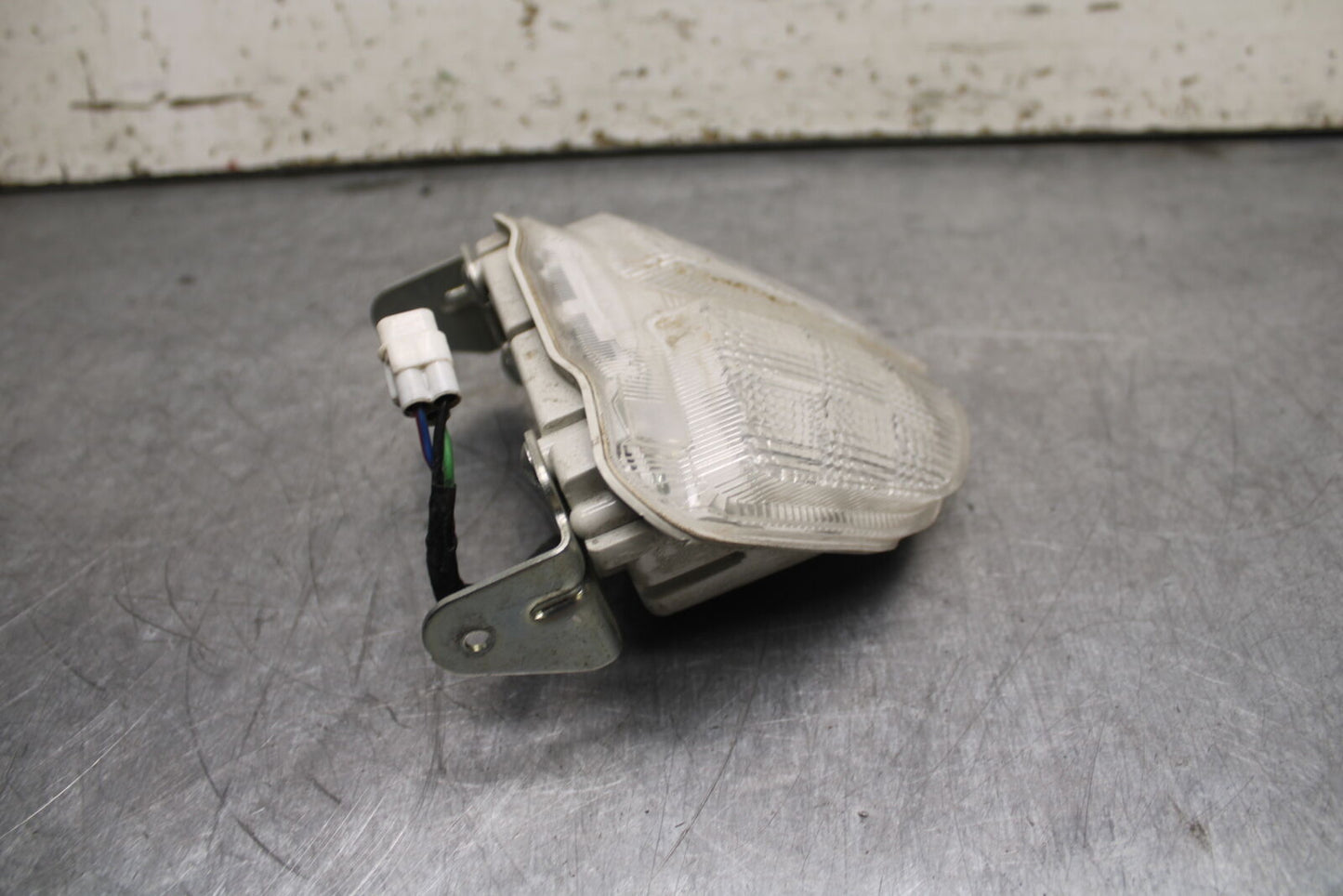 06-07 SUZUKI GSXR750 REAR TAIL TAILLIGHT BACK BRAKE LIGHT BB110