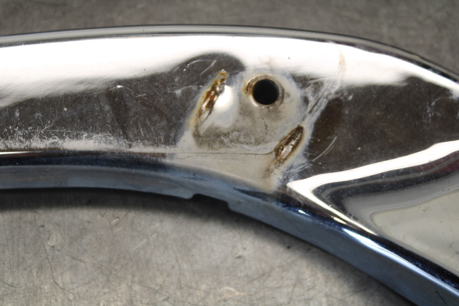 05-09 SUZUKI BOULEVARD C90 REAR BACK FENDER SUPPORT FRAME SUBFRAME BB692