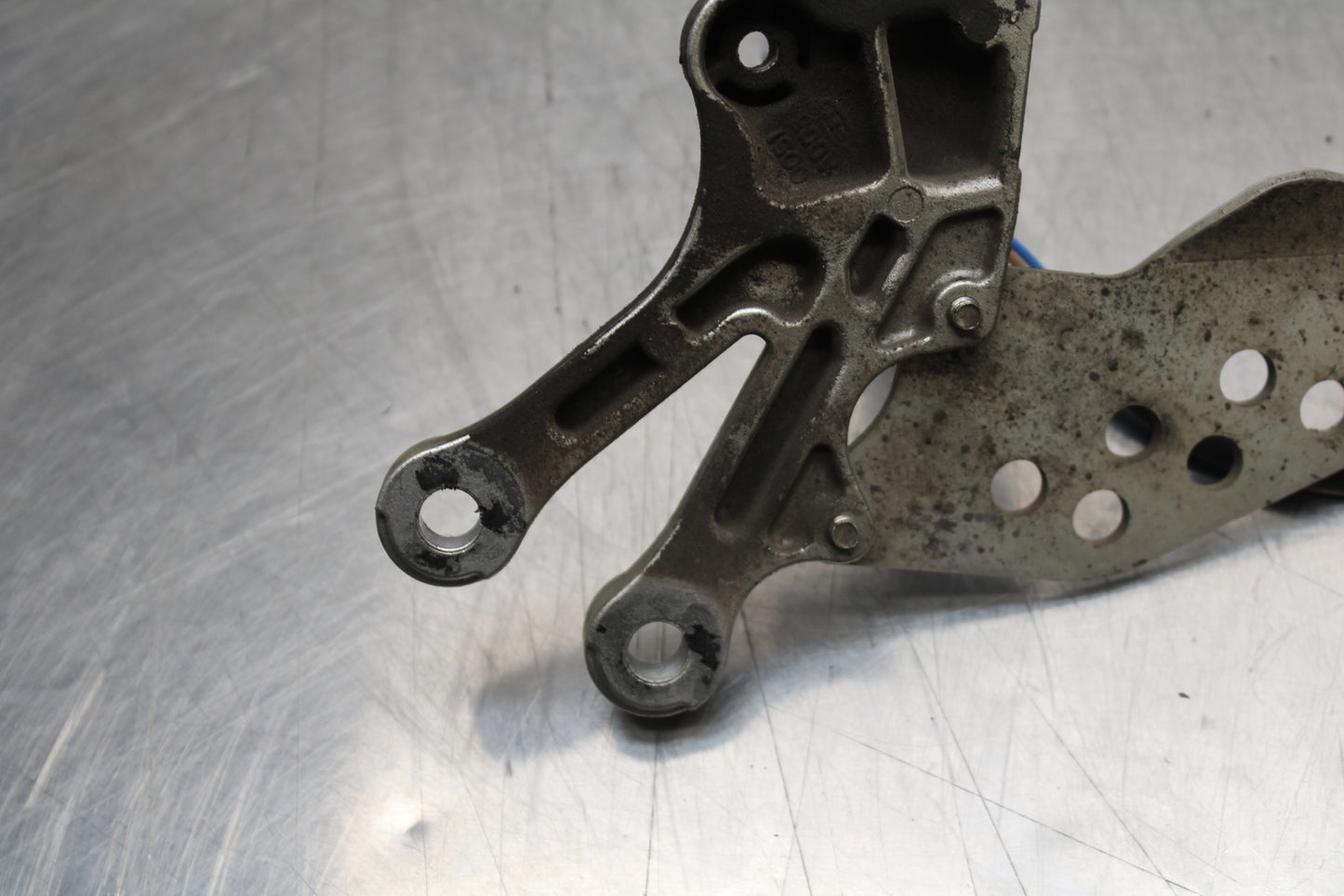 04-05 KAWASAKI NINJA ZX10R RIGHT LEFT REARSETS REAR SET DRIVER FOOT PEGS  BB163