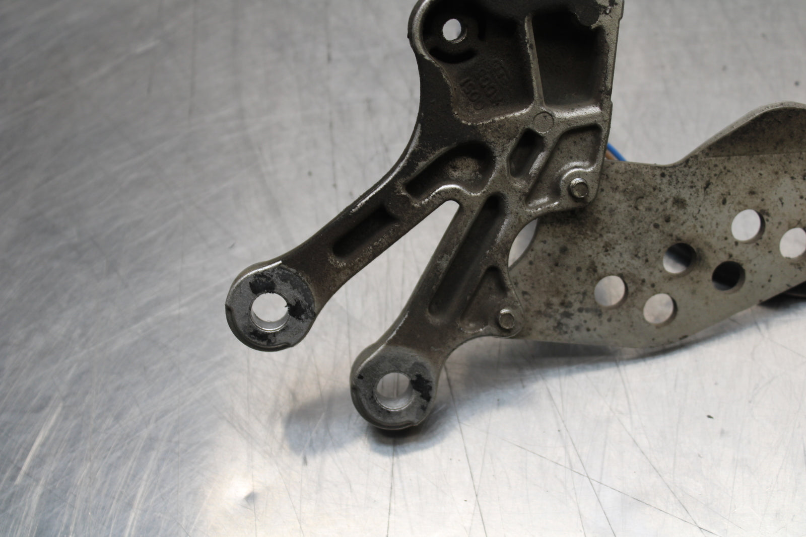 04-05 KAWASAKI NINJA ZX10R RIGHT LEFT REARSETS REAR SET DRIVER FOOT PEGS  BB163